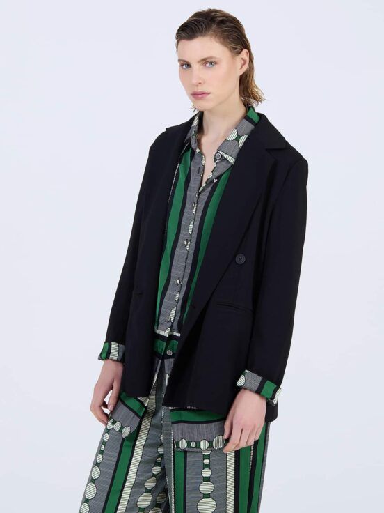 Blazer Negro de Corte Recto y Minimalista