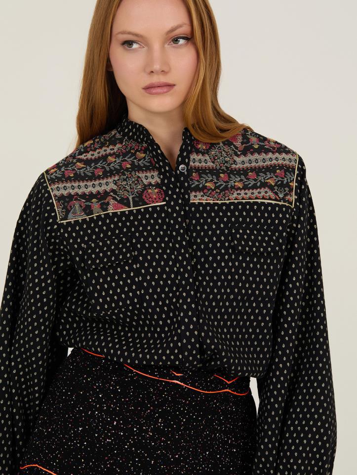 Blusa con Canesú Bordado Folclórico