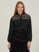 blusa con Canesú Bordado Folclórico