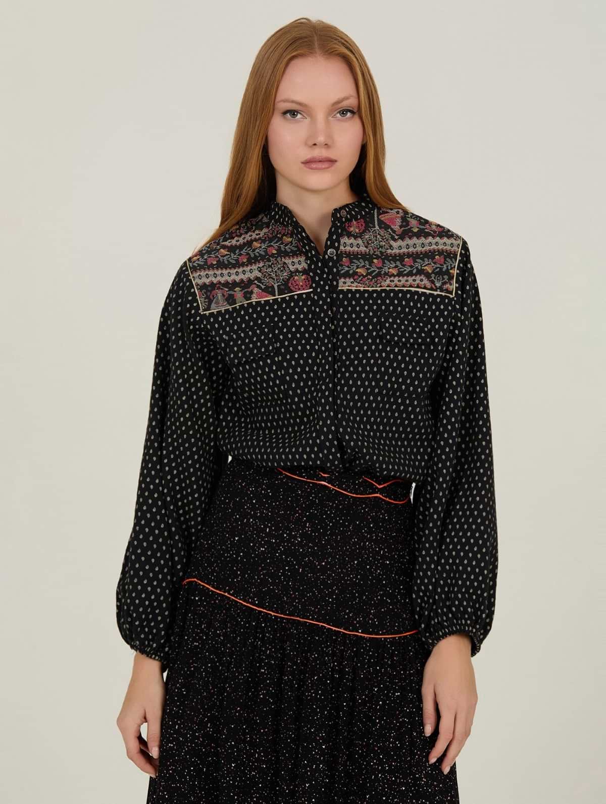 blusa con Canesú Bordado Folclórico